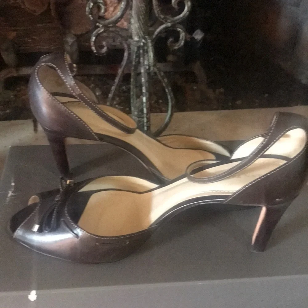 Classic style Ann Taylor. Very good condition.‎